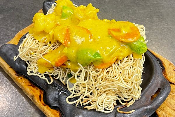 Seafood with Curry Sauce Chow Mein on Sizzling Plate