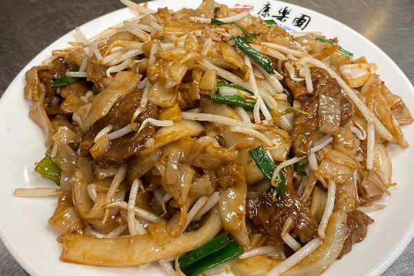 Beef Fried Broad Noodle with Bean Sprouts and Shrimp Paste