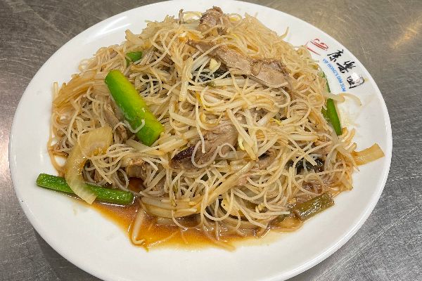 Snow Cabbage & Duck Meat Rice Vermicelli