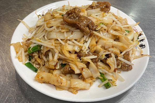 Beef Fried Broad Noodle with Bean Sprouts and XO Sauce