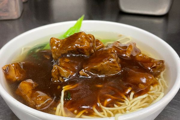 Beef Brisket & Egg Noodle / Rice Noodle / Ho Fun Soup 