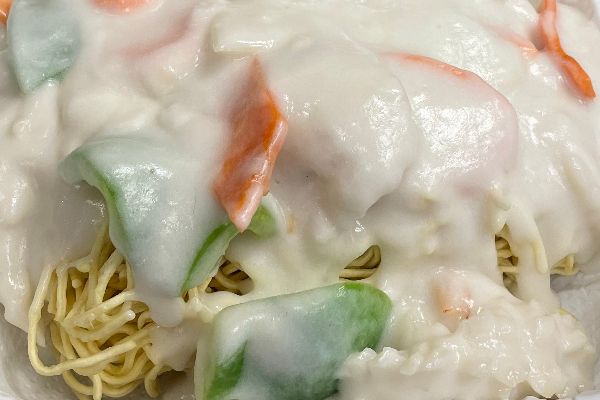 Seafood with Creamy Coconut Sauce Chow Mein on Sizzling Plate 
