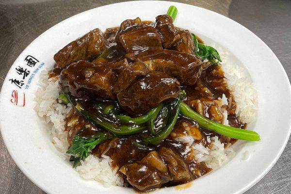 Beef Brisket with Chinese Green on Rice 