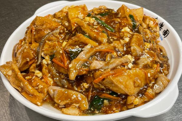 Braised Tofu With Lettuce and Shredded Pork