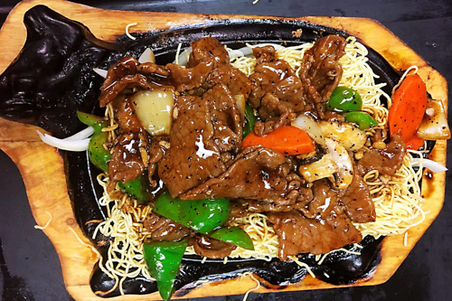 Beef Chow Mein in Black Pepper Sauce on Sizzling Plate