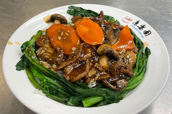 Beef with Chinese Green on Rice 