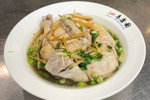 Steamed Chicken with Green Onion & Soya Sauce